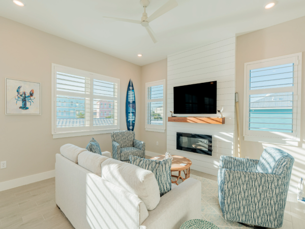 Modern Coastal Beach House - Perfect for Families & Groups